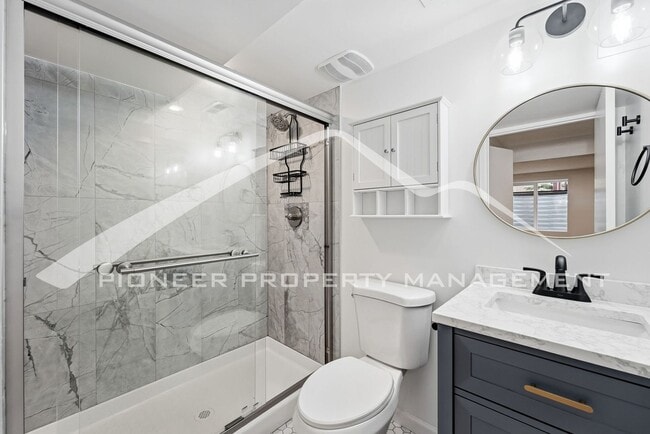 Building Photo - Spacious Home with Washer/Dryer and Central AC