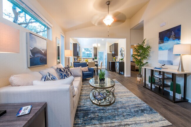 Building Photo - 6607 Lake Woodlands Dr