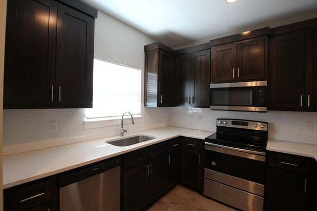 Building Photo - Coming Soon! 2 Bedroom 2.5 Bath Townhome a...
