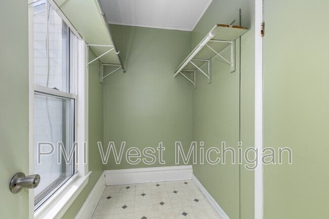 Building Photo - 1051 Pine Ave NW