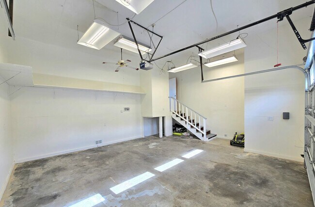 Building Photo - 2 Bedroom Home with Sound, Island and Ferr...