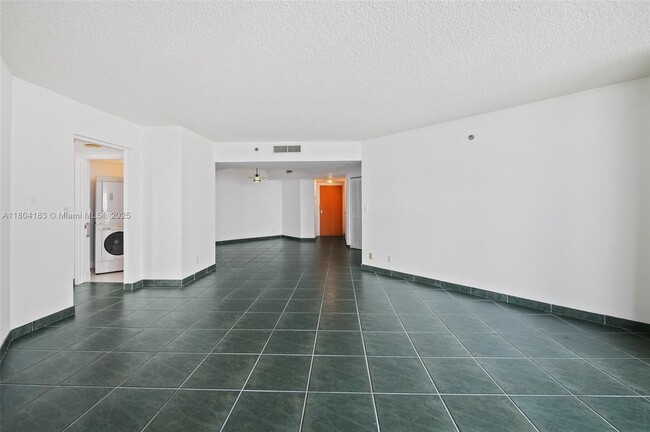 Building Photo - 3600 Yacht Club Dr