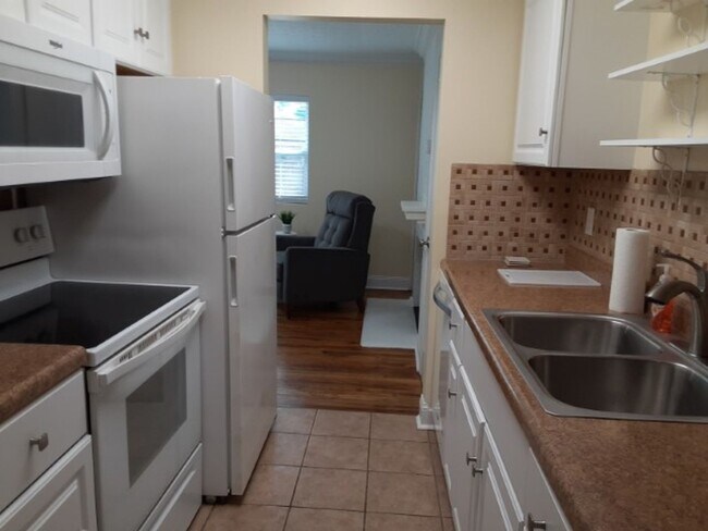 Building Photo - Fully Furnished 1BD 1BA