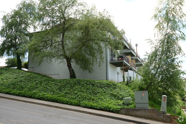 Building Photo - Highland Apartments