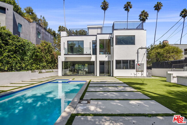 Building Photo - 12700 Montana Ave