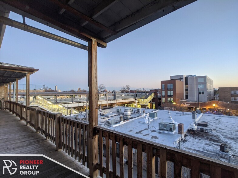 Building Photo - 4409 N Wolcott Ave