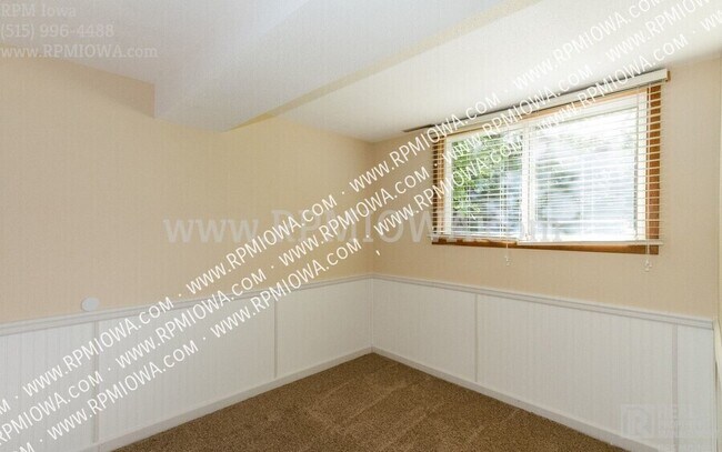 Building Photo - 3218 Hoover Ave