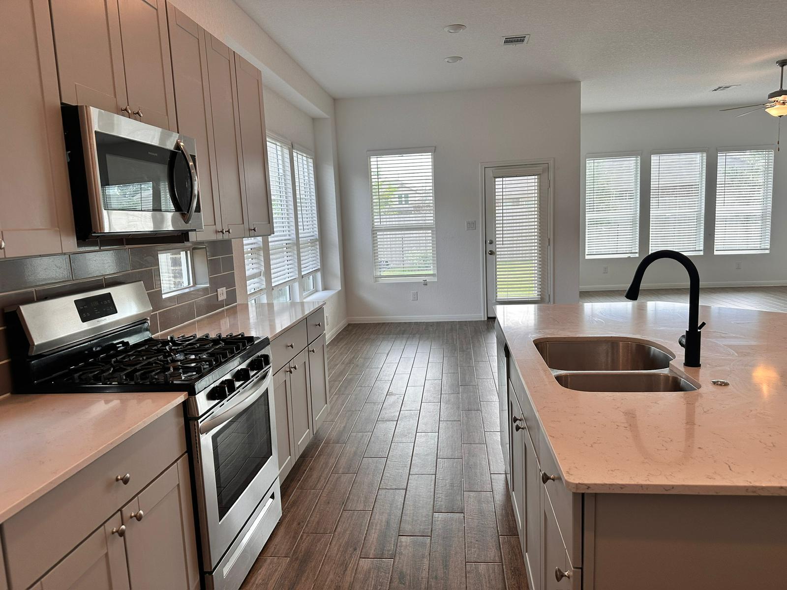 Building Photo - 15126 Nettleton Ml