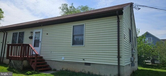 Primary Photo - 207 Walnut St