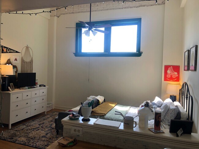 Building Photo - 400 E Clayton St