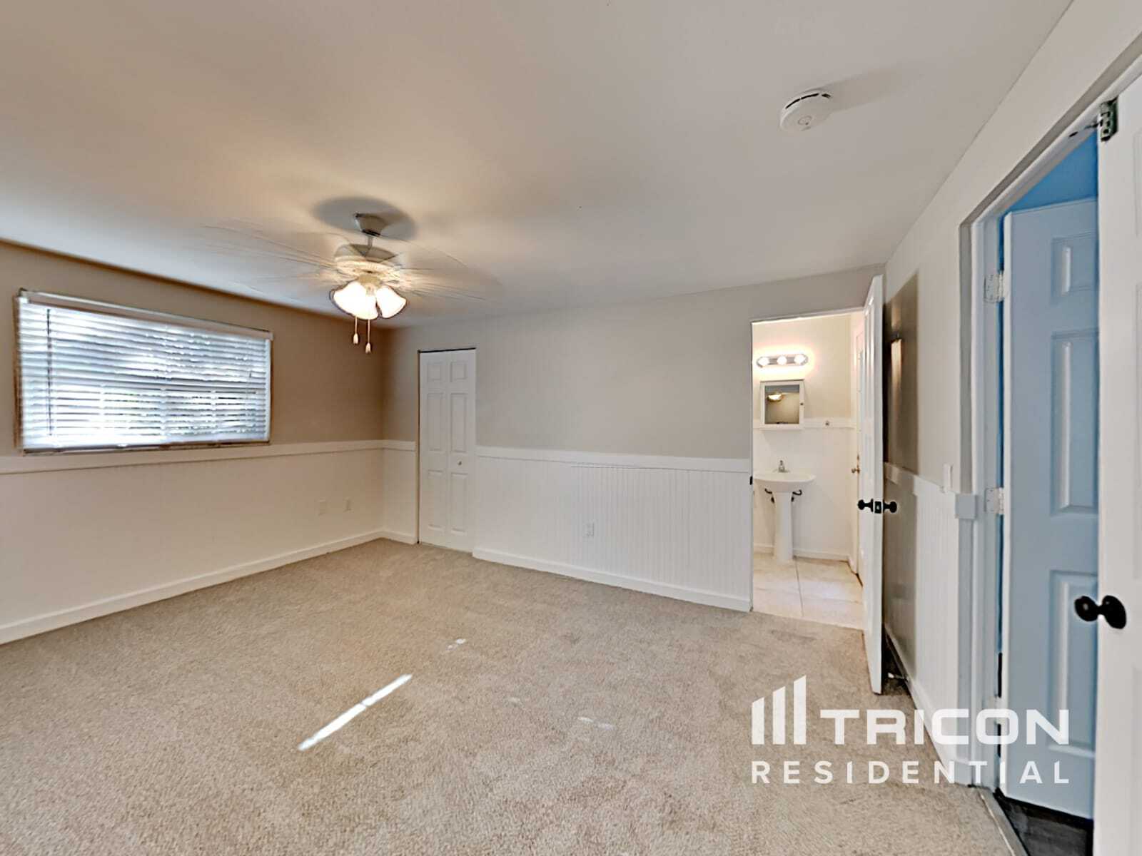 Building Photo - 5560 Waneta Pl