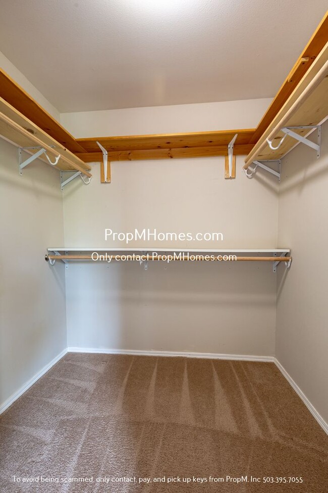 Building Photo - Cozy Two Bedroom Townhome in Tualatin! Upd...