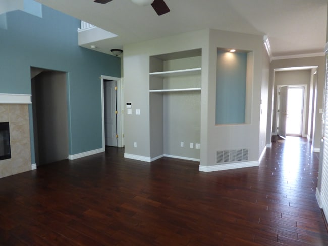Building Photo - "Charming 3-Bed, 3-Bath Gem with 2604 Sq Ft of Comfort in Highlands Ranch!"