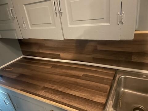 Building Photo - 447 E Silver St