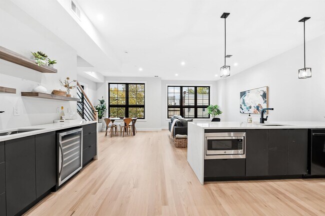 Building Photo - 165 Delaware Ave