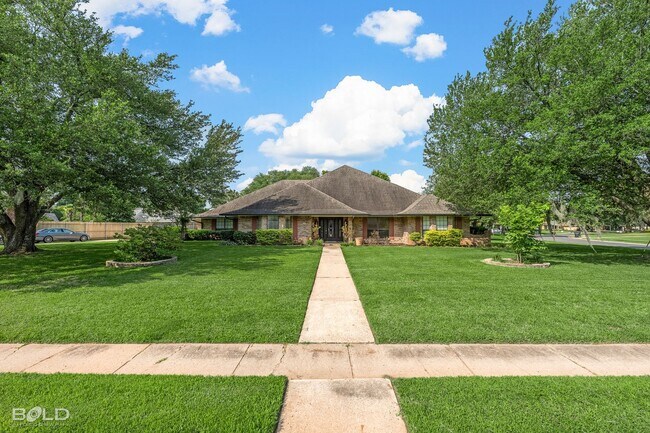 Building Photo - 4 Bedroom 3.5 bath in Greenacres