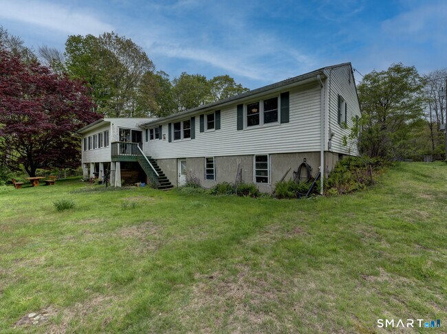 Building Photo - 384 Woodland Rd