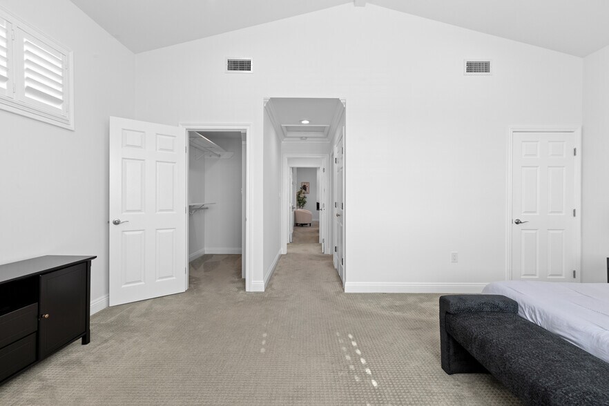 Building Photo - 17131 Autumn Cir