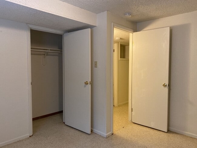 Building Photo - STUDENTS WELCOME! Spacious Basement Apartment 2 Bedroom 1 Bathroom West Fort Collins