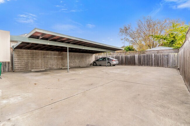 Building Photo - 1072 Park Ave