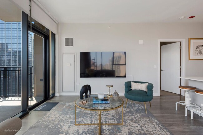 Building Photo - 823 N Clark St