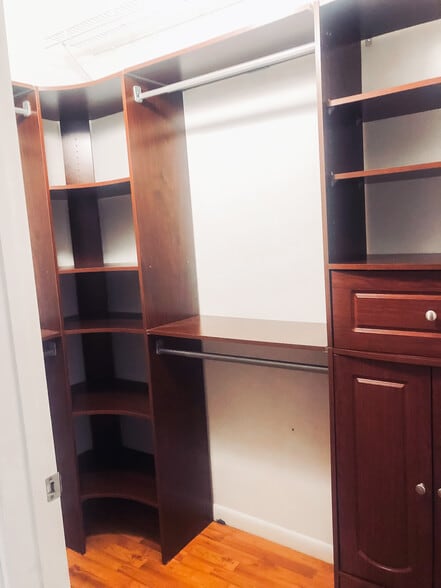 Building Photo - 2411 W Horatio St