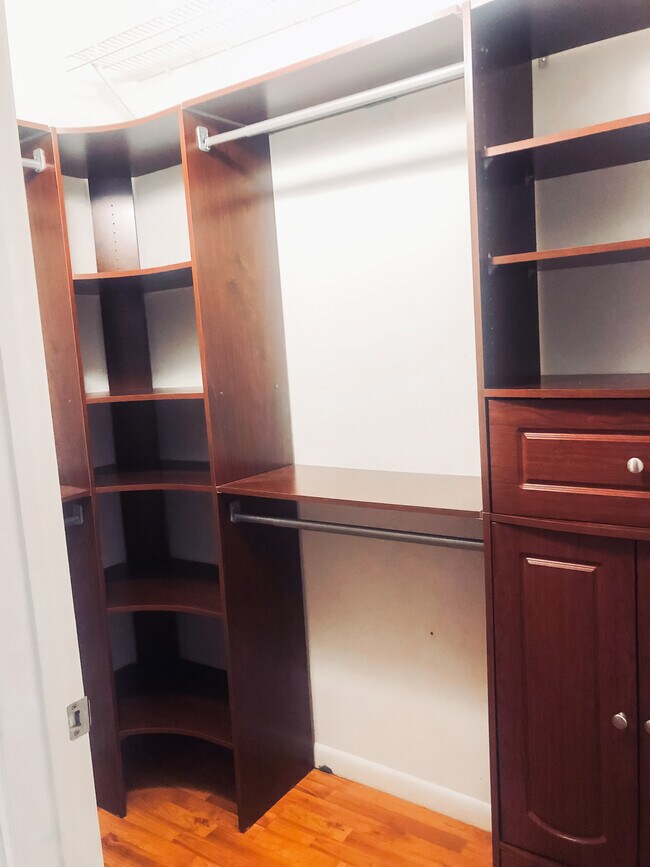 Building Photo - 2411 W Horatio St