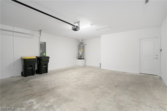 Building Photo - 42380 Cascade Dr
