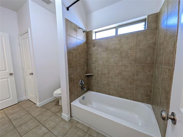 Building Photo - 1121 Waterford Way