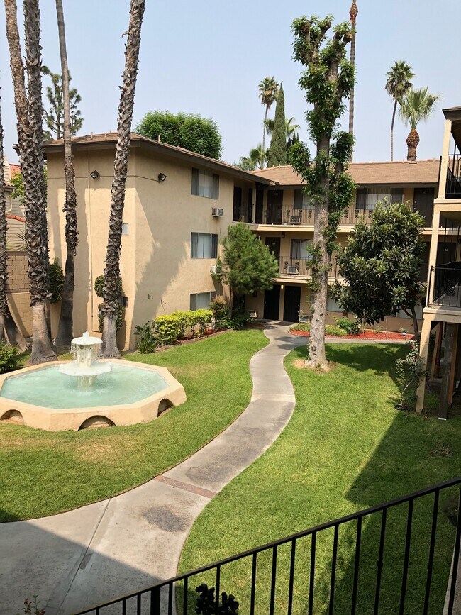 Quiet grounds - 2630 W Lincoln Ave