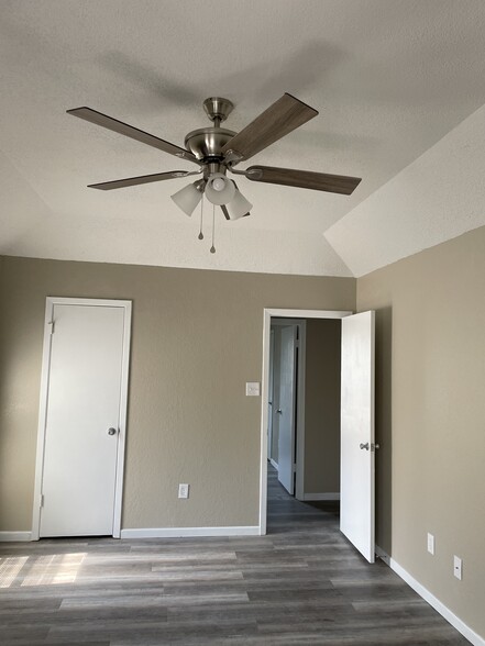 Máster bedroom - 5017 Wagon Wheel Ave