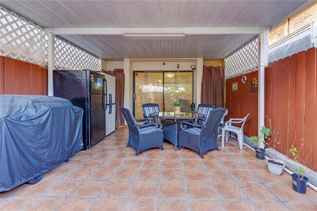 Building Photo - 1758 W 58th St