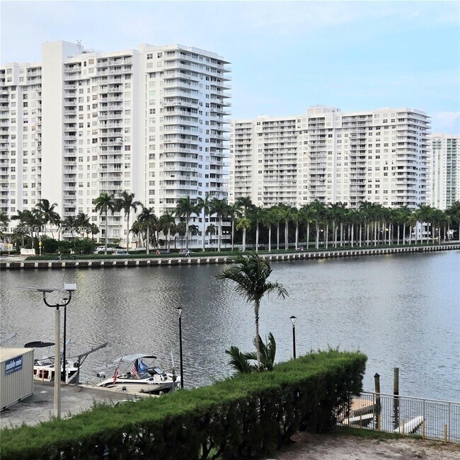 Building Photo - 18071 Biscayne Blvd