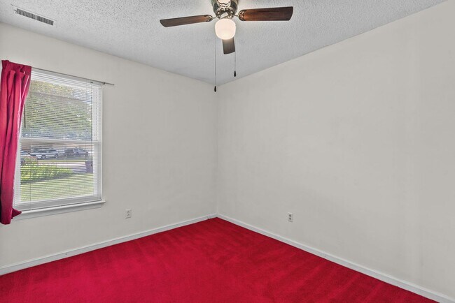 Building Photo - 904 Scarlet Oak Ct N