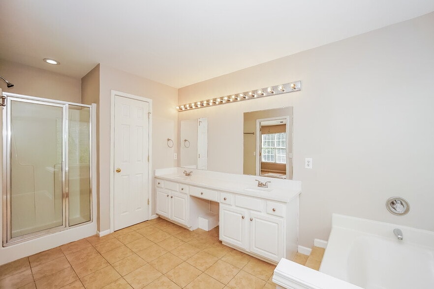 Building Photo - 8909 Lyleton Ln