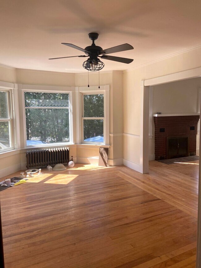 Building Photo - 4 bedroom single family home with two car garage
