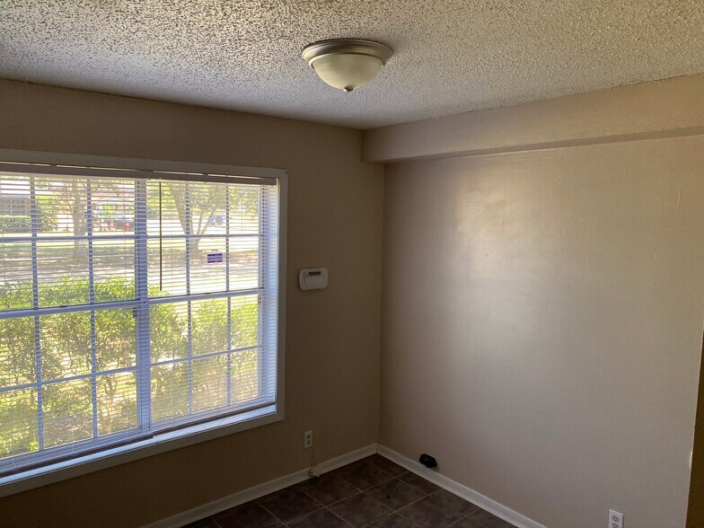 Building Photo - 402 Willett Place Blvd