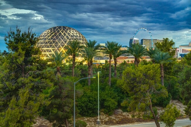 Building Photo - 360 E Desert Inn Rd