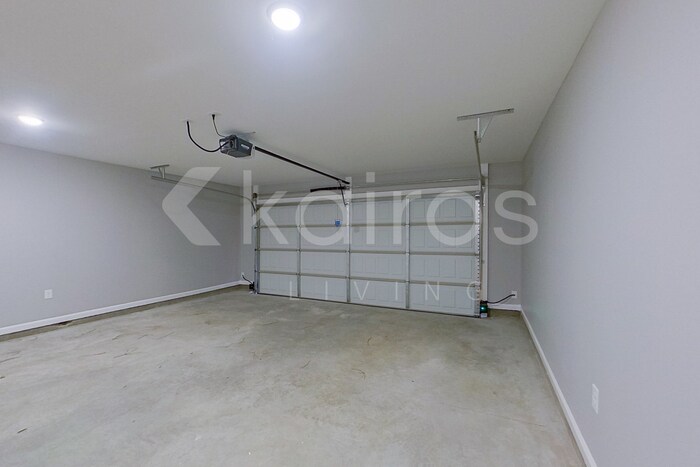 Building Photo - 657 June St