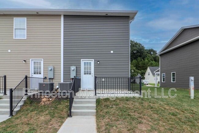 Building Photo - 3967 Newhall Dr NW