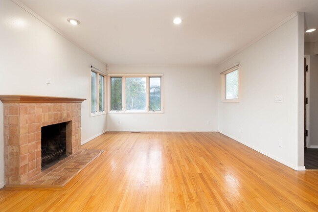 Building Photo - 1301 Forest Ave