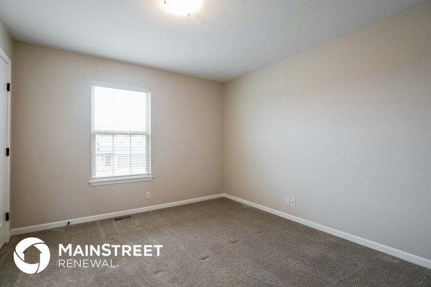 Building Photo - 1305 NW High View Dr