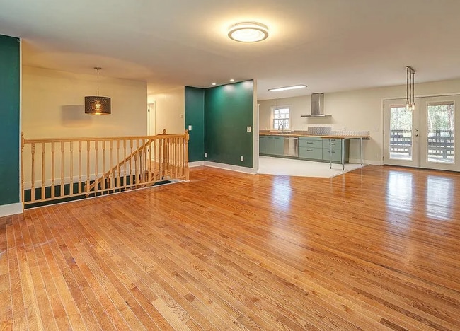 Building Photo - Mills River Rental!