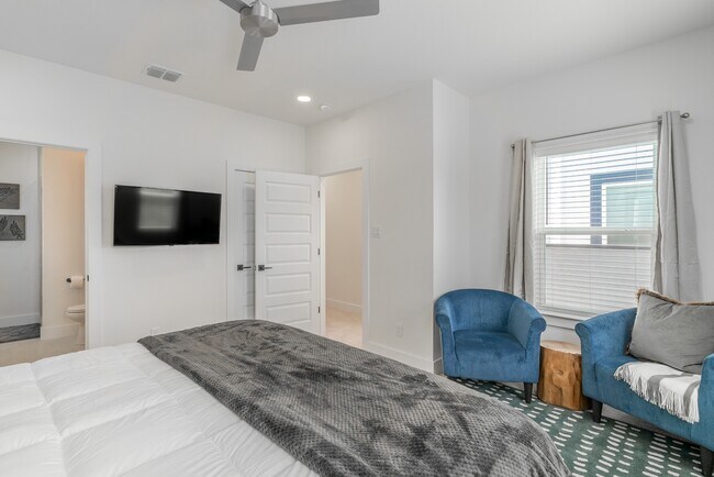 Building Photo - 719 Eleanor Ave