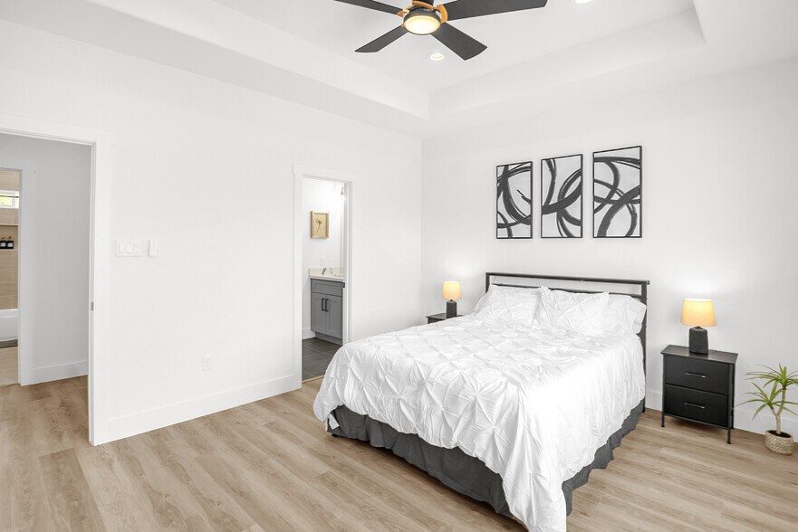 Master Bedroom - 4321 McKinley St