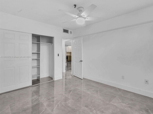 Building Photo - 250 181 Dr
