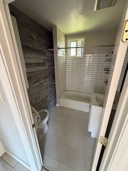 Building Photo - 1215 107th Ave