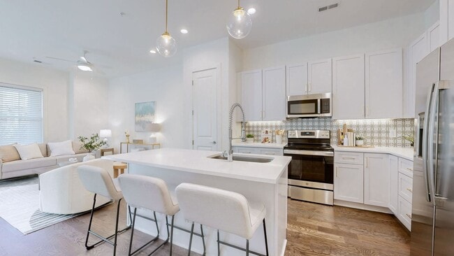 Building Photo - Sleek 3BR Stunner Near Historic Downtown Franklin