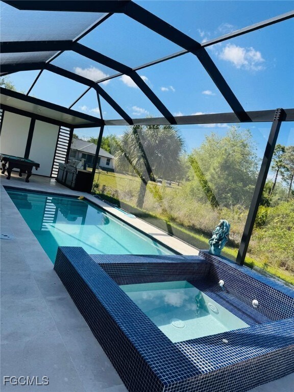 Building Photo - 505 E 8th St