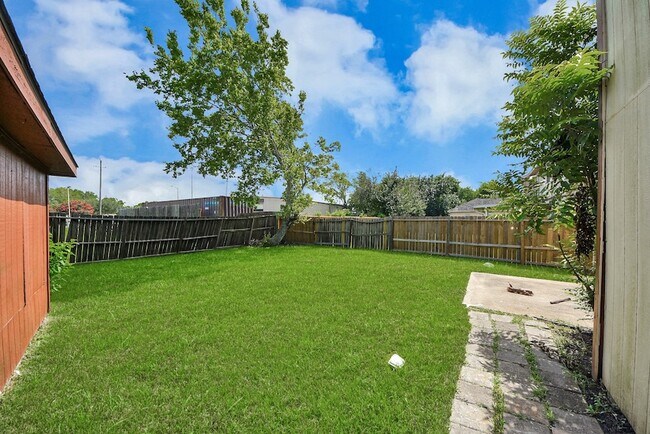 Building Photo - 115 Squires Bend